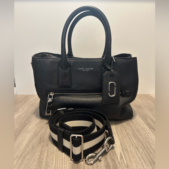 Marc Jacobs Handbags - Marc Jacobs Black Leather Gotham Bag